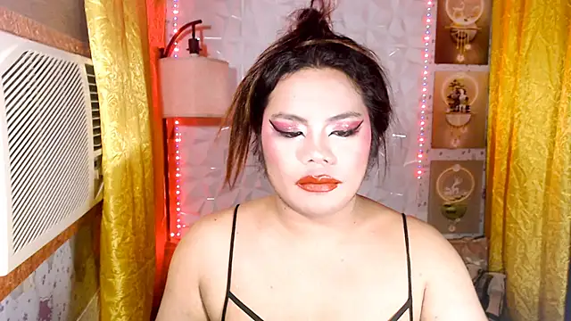 Show modela TSbrianaHugeCock na web-kameri