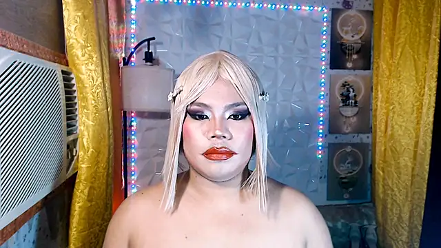 TSbrianaHugeCock Show in webcam