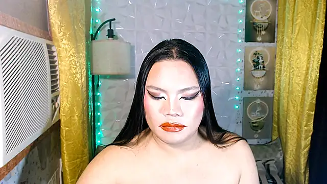 הופעת וובקאם של TSbrianaHugeCock