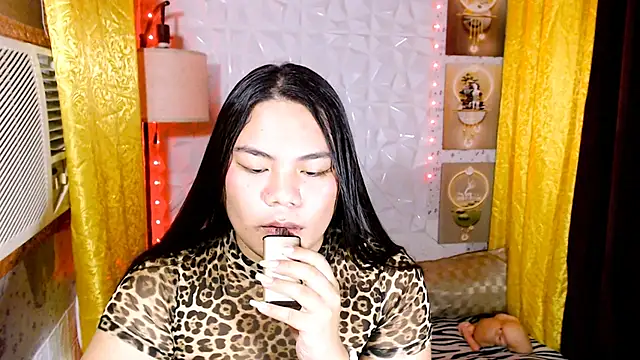 Show de TSbrianaHugeCock na webcam