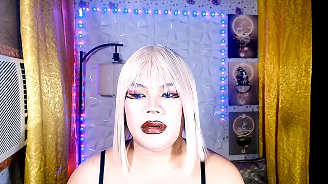 TSbrianaHugeCock's Webcam Show