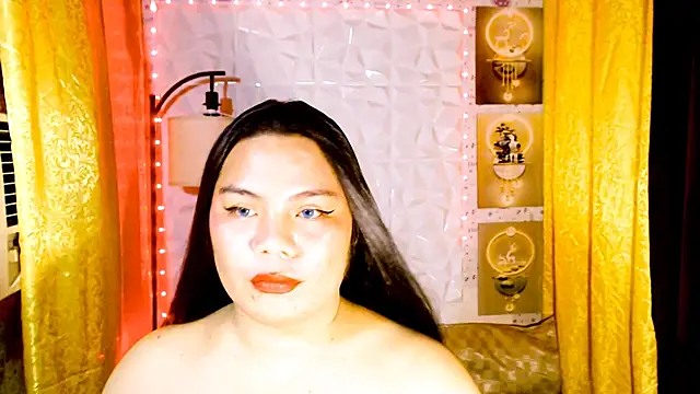 Show modela TSbrianaHugeCock na web-kameri