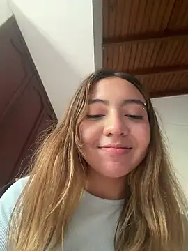 Bonni_lohan Adlı Modelin Canlı Sohbet Odası