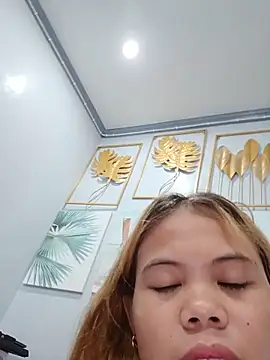 Sexxie_Ella22's Live Chat Room