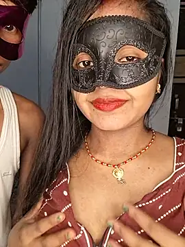 הופעת וובקאם של Hot_SALONI_21