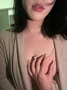 lucy2027 Adlı Modelin Canlı XXX Sohbeti