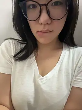 lucy2027 在線直播表演