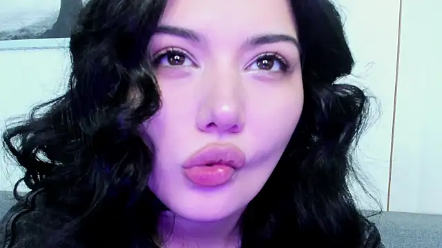 Chat XXX en directo de Dark_Moni