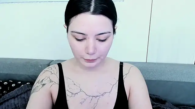 XXX chat uživo modela Dark_Moni