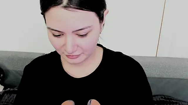 XXX chat uživo modela Dark_Moni