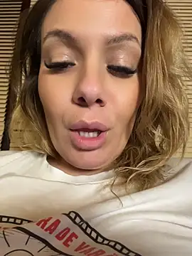 KrisKkiki Chat XXX live