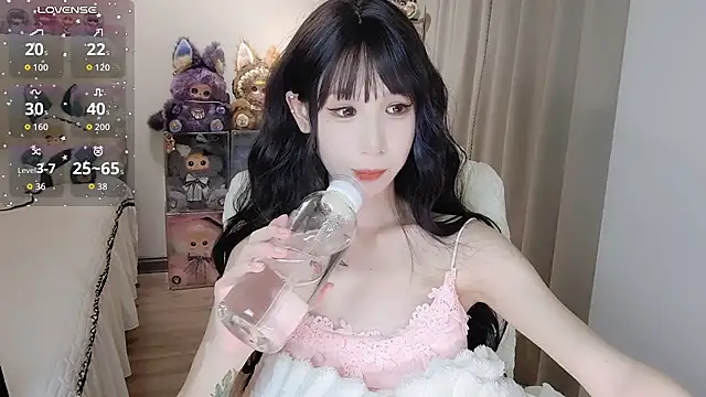 צ'אט XXX בשידור חי של M-OTT_