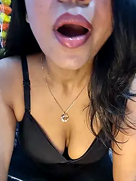 Horny_Ishika 网络视讯表演