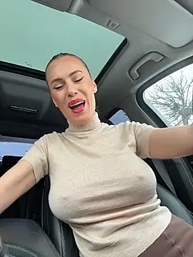 _JessyRey_: διαδικτυακό σόου στην κάμερα