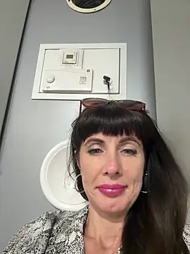 LadyLuxLover's Live XXX Chat