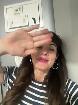 LadyLuxLover élő XXX-chatje