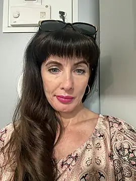 LadyLuxLover Adlı Modelin Canlı XXX Sohbeti