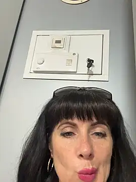 LadyLuxLover's Live XXX Chat