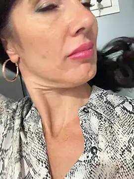 دردشة LadyLuxLover الجنسية المباشرة