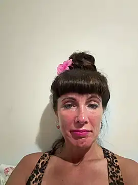 LadyLuxLover Adlı Modelin Canlı XXX Sohbeti