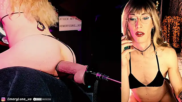 EmeryLune_xo's Webcam Show