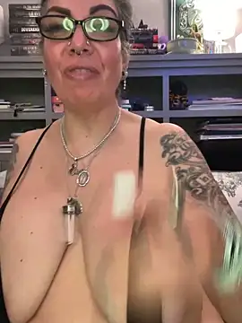 dieseldame1313's Webcam Show