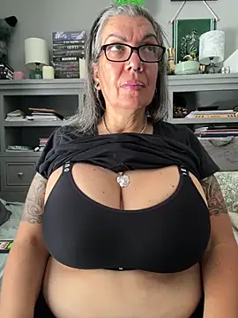 dieseldame1313's Webcam Show