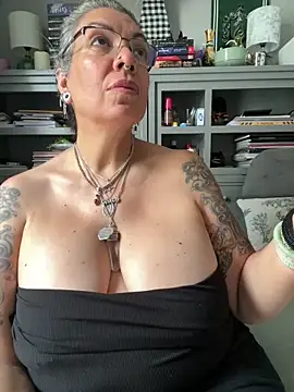 dieseldame1313 Chat XXX in diretta
