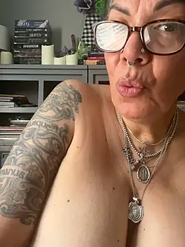 Chat +18 de dieseldame1313 ao vivo