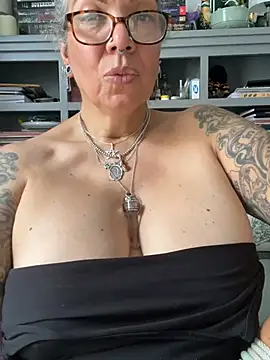 dieseldame1313 Show in webcam