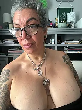 Show de dieseldame1313 na webcam