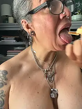 dieseldame1313's Webcam Show