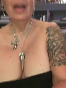 Chat +18 de dieseldame1313 ao vivo