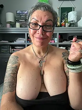 dieseldame1313's Webcam Show