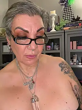 Show de dieseldame1313 na webcam