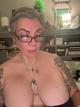 Show modela dieseldame1313 na web-kameri