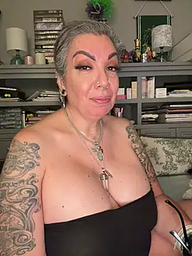 Show modela dieseldame1313 na web-kameri