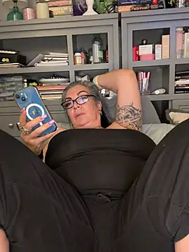 Chat +18 de dieseldame1313 ao vivo