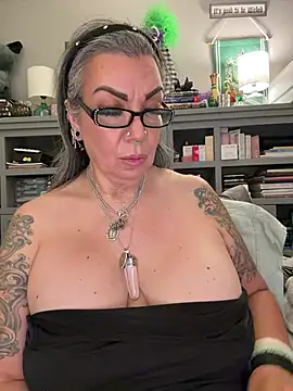 Show de dieseldame1313 na webcam