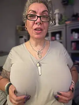 dieseldame1313's Live XXX Chat