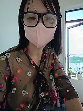 Emma_Linh Show in webcam