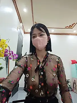 הופעת וובקאם של Emma_Linh