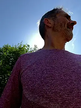 cumwithbrad Show in webcam