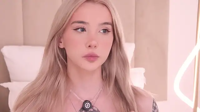 Nesolla XXX чат на живо