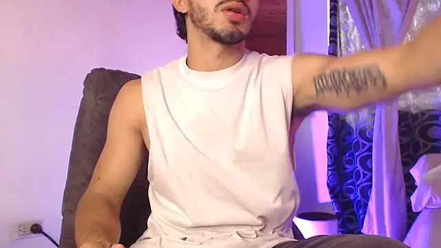 ArturoCardona_ Live XXX-Chat