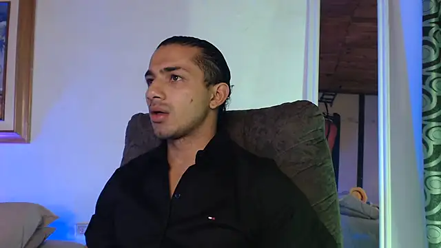 Show modela ArturoCardona_ na web-kameri
