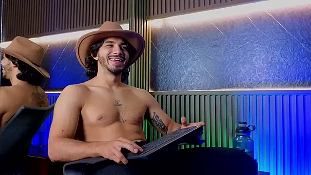 ArturoCardona_'s Live XXX Chat