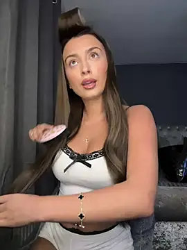 ellariverss Adlı Modelin Web Kamerası Şovu