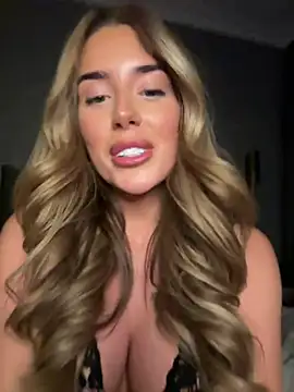 Show modela ellariverss na web-kameri