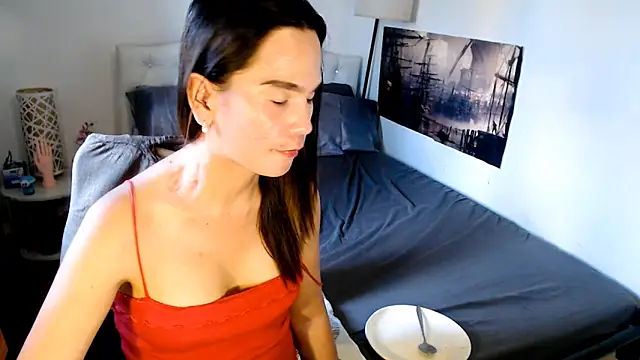 Show modela NinaDOM4CUM na web-kameri